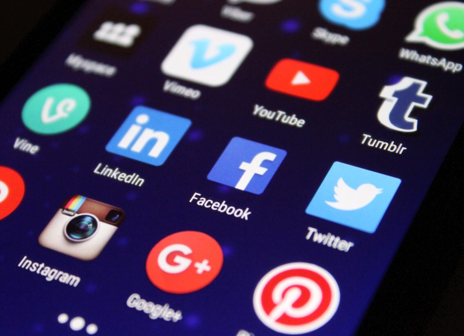 The Evolution of Social Media Advertising: Trends to Watch in 2024